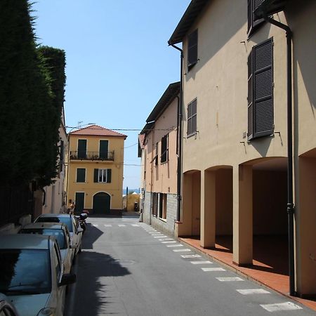 Garibaldi Appartamenti Riva Ligure Exterior foto